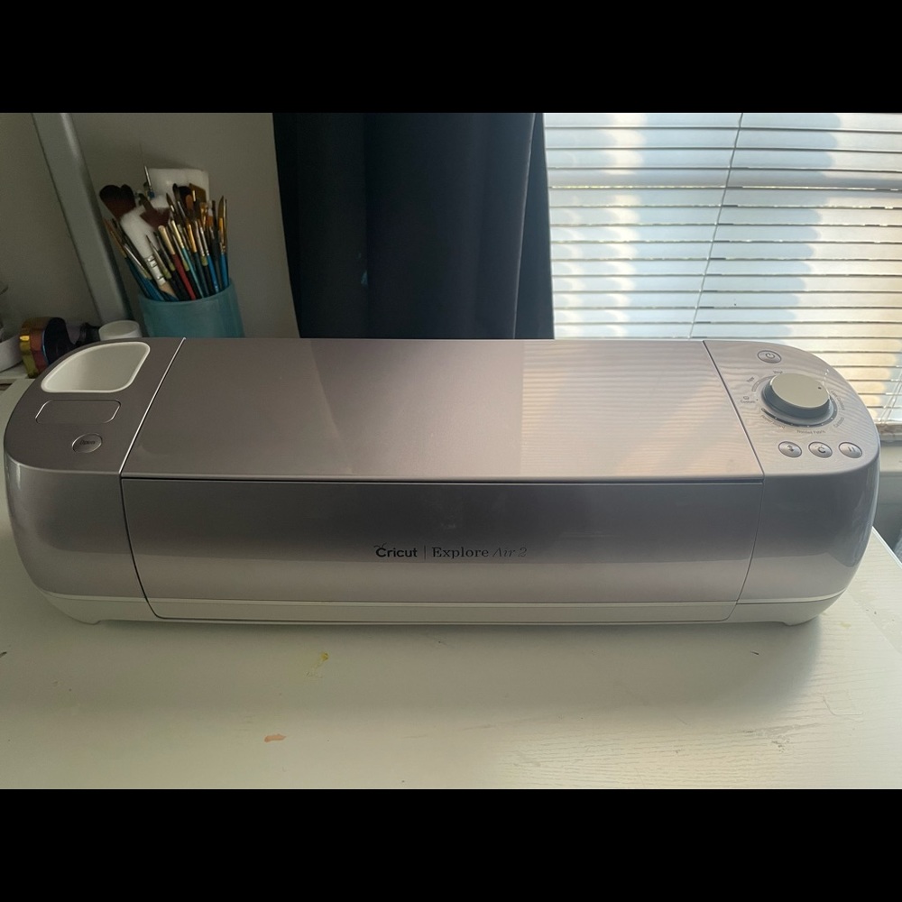 Cricut Explore Air 2 Lilac and Accessories